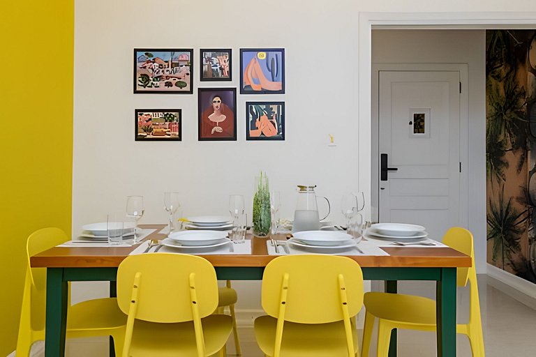 Luxuoso! Enorme 3 quartos reformado, com Garagem