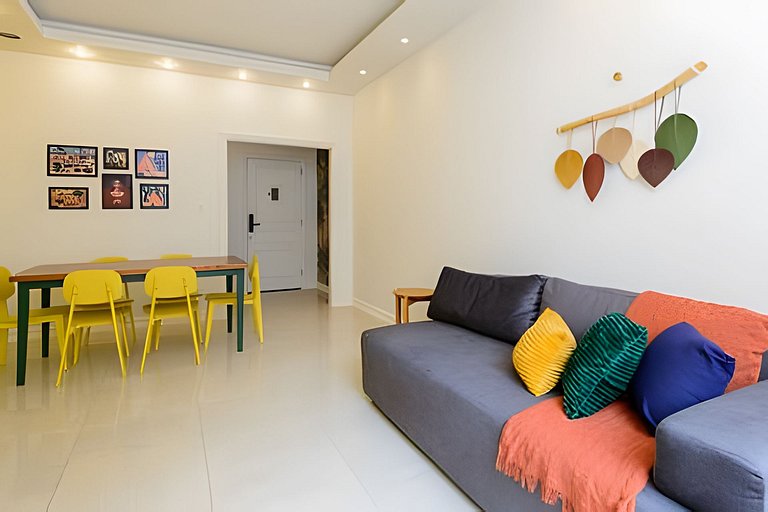 Luxuoso! Enorme 3 quartos reformado, com Garagem