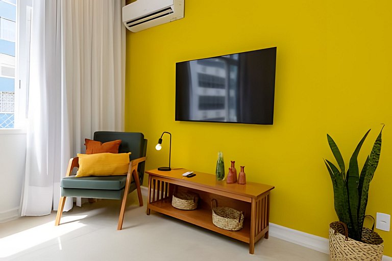 Luxuoso! Enorme 3 quartos reformado, com Garagem