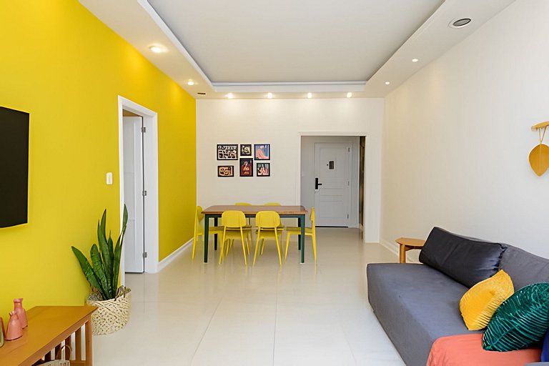 Luxuoso! Enorme 3 quartos reformado, com Garagem