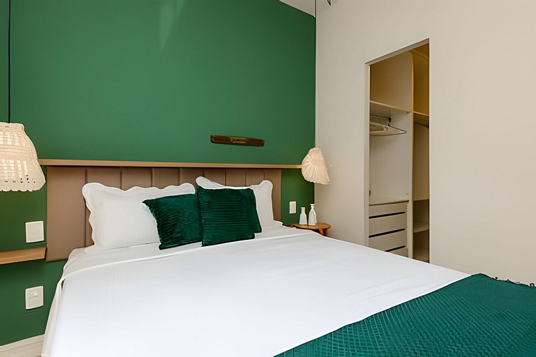 Luxuoso! Enorme 3 quartos reformado, com Garagem