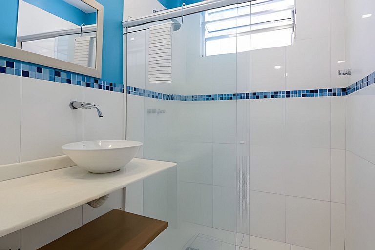 Luxuoso! Enorme 3 quartos reformado, com Garagem