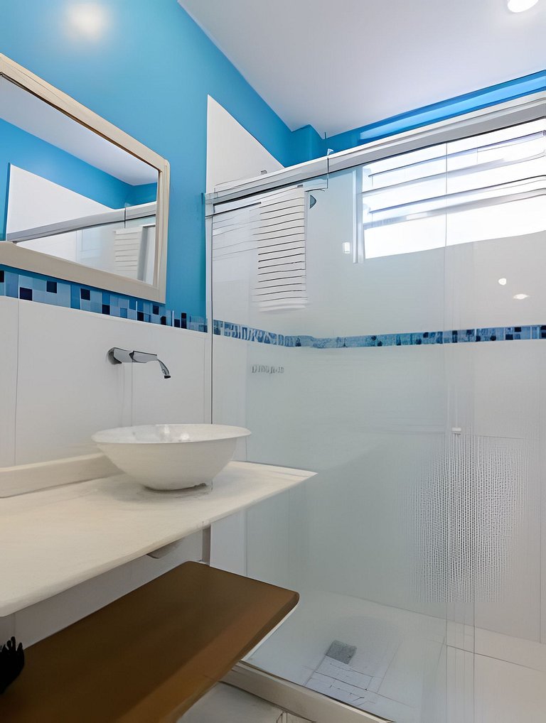 Luxuoso! Enorme 3 quartos reformado, com Garagem