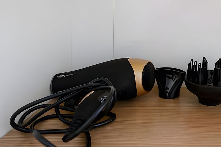 Luxuoso! Enorme 3 quartos reformado, com Garagem