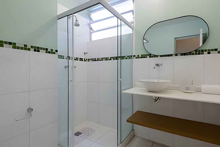 Luxuoso! Enorme 3 quartos reformado, com Garagem