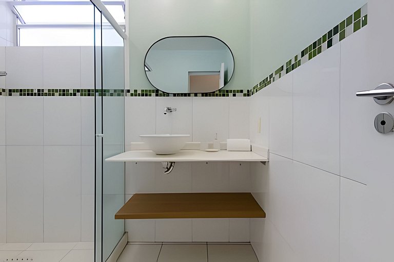 Luxuoso! Enorme 3 quartos reformado, com Garagem