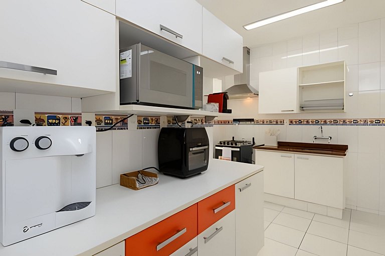 Luxuoso! Enorme 3 quartos reformado, com Garagem