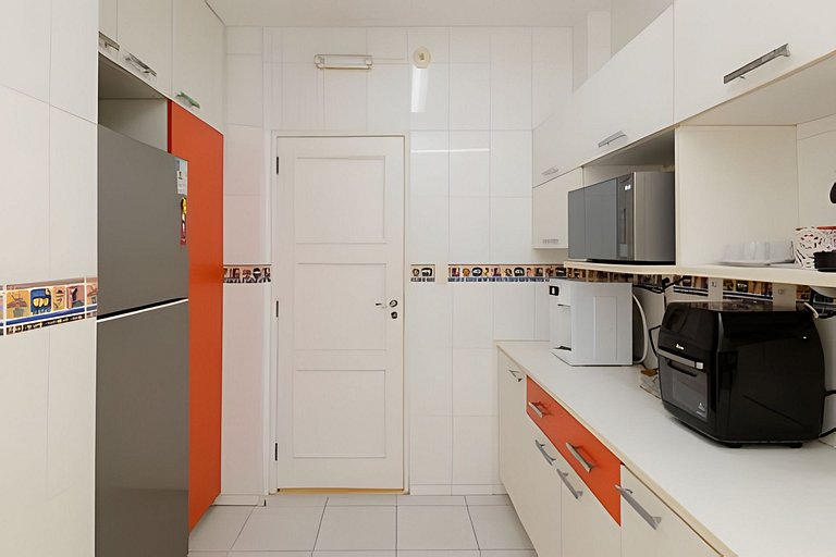 Luxuoso! Enorme 3 quartos reformado, com Garagem