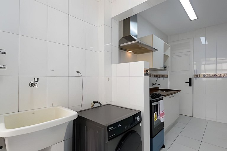 Luxuoso! Enorme 3 quartos reformado, com Garagem