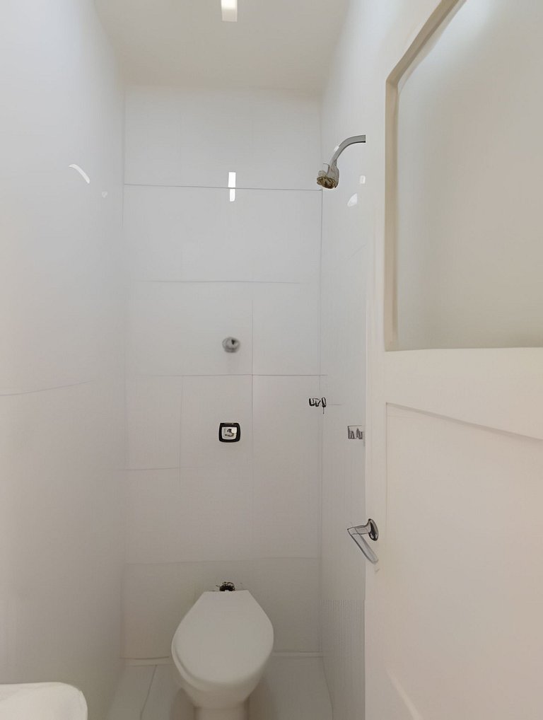 Luxuoso! Enorme 3 quartos reformado, com Garagem