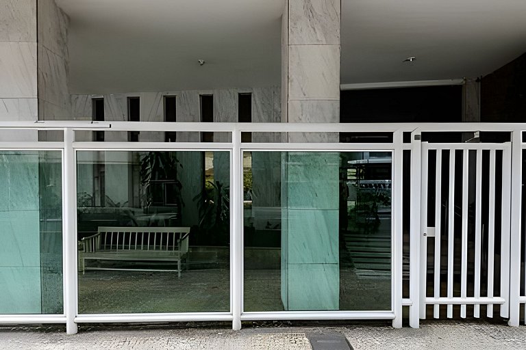 Luxuoso! Enorme 3 quartos reformado, com Garagem