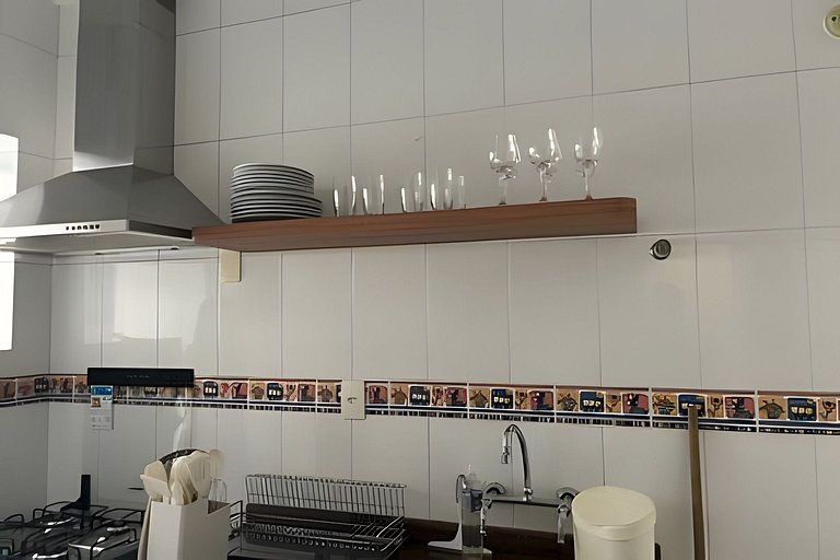 Luxuoso! Enorme 3 quartos reformado, com Garagem