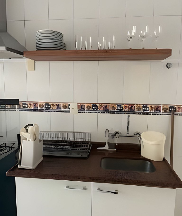 Luxuoso! Enorme 3 quartos reformado, com Garagem